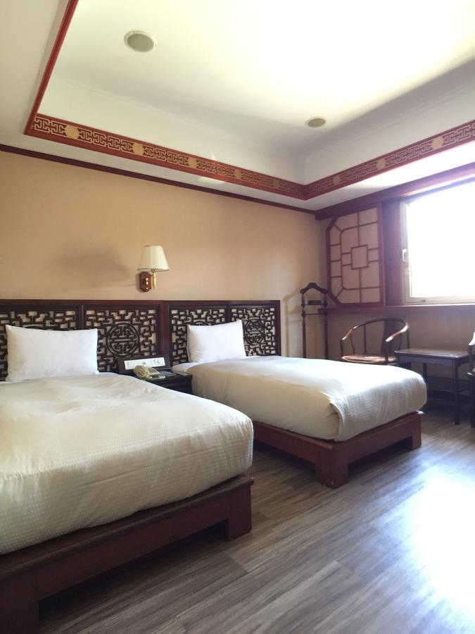 Hua Du Hotel Цзилун Экстерьер фото