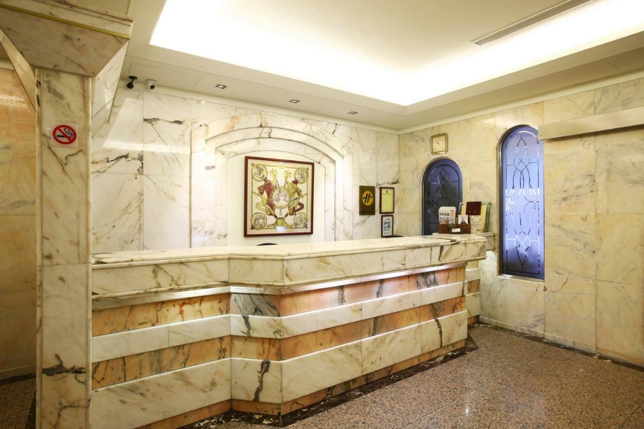 Hua Du Hotel Цзилун Экстерьер фото