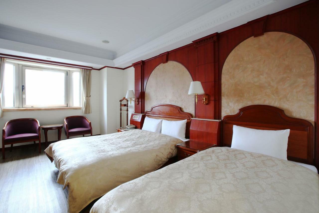 Hua Du Hotel Цзилун Экстерьер фото