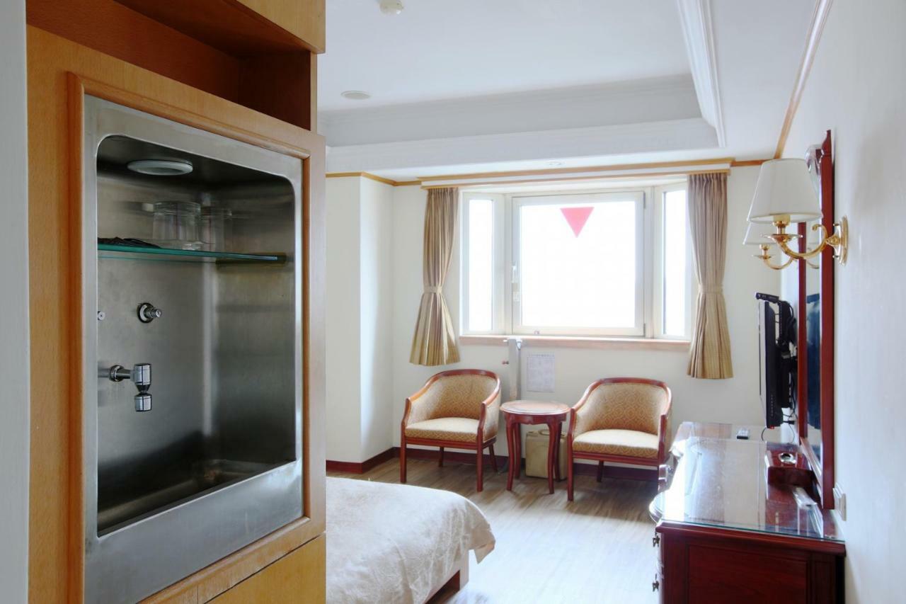 Hua Du Hotel Цзилун Экстерьер фото