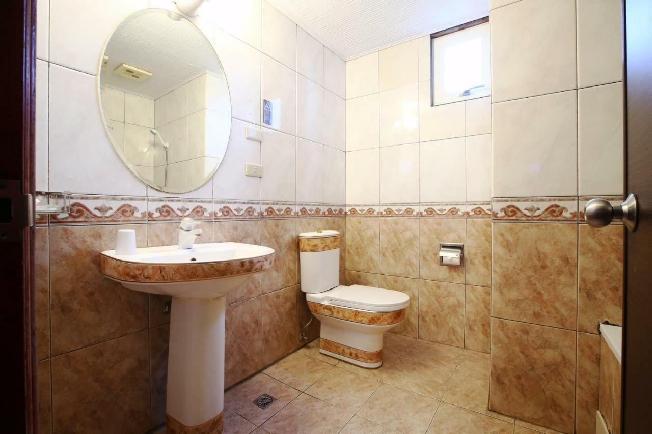 Hua Du Hotel Цзилун Экстерьер фото