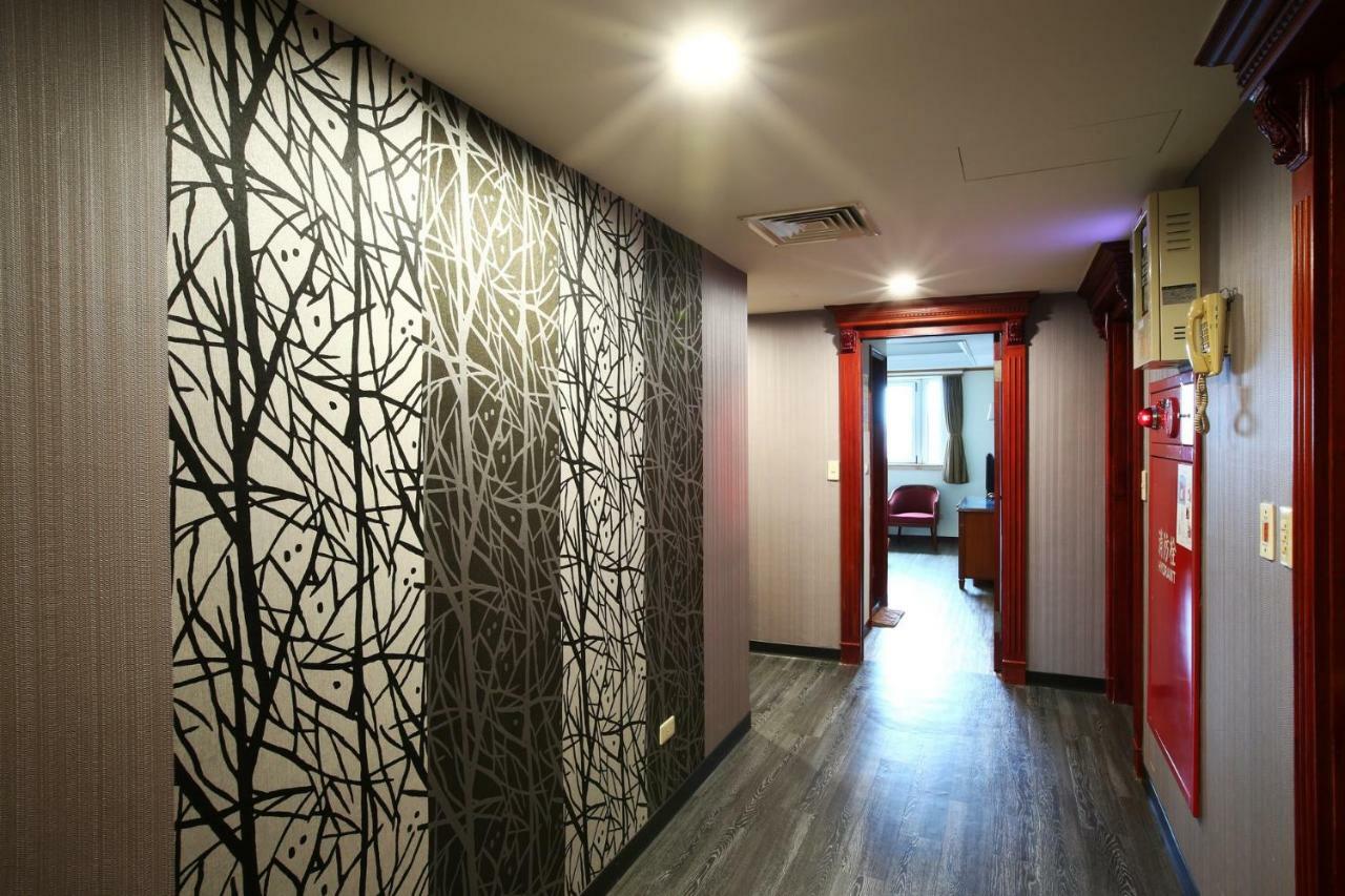 Hua Du Hotel Цзилун Экстерьер фото
