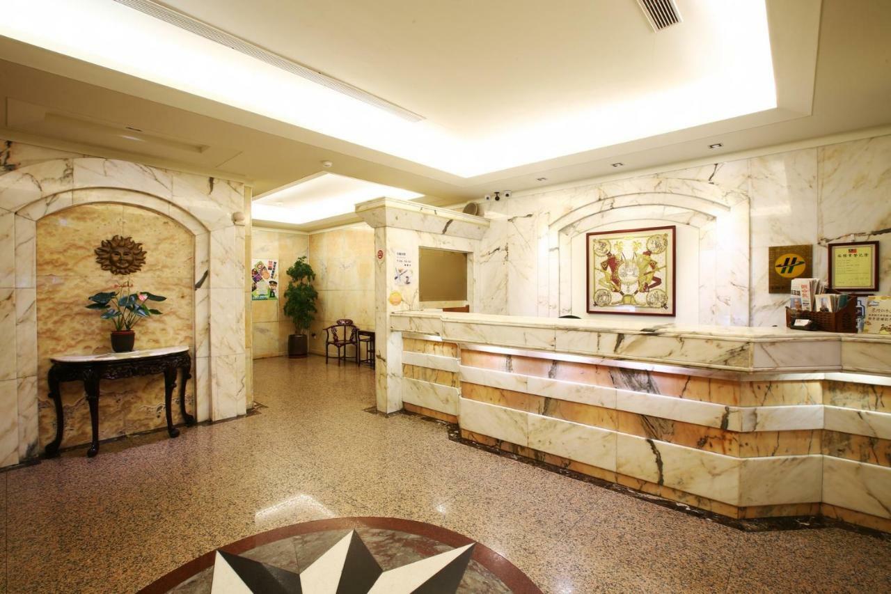 Hua Du Hotel Цзилун Экстерьер фото